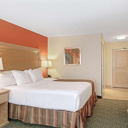 La Quinta By Wyndham Grand Forks Hotell Exteriör bild