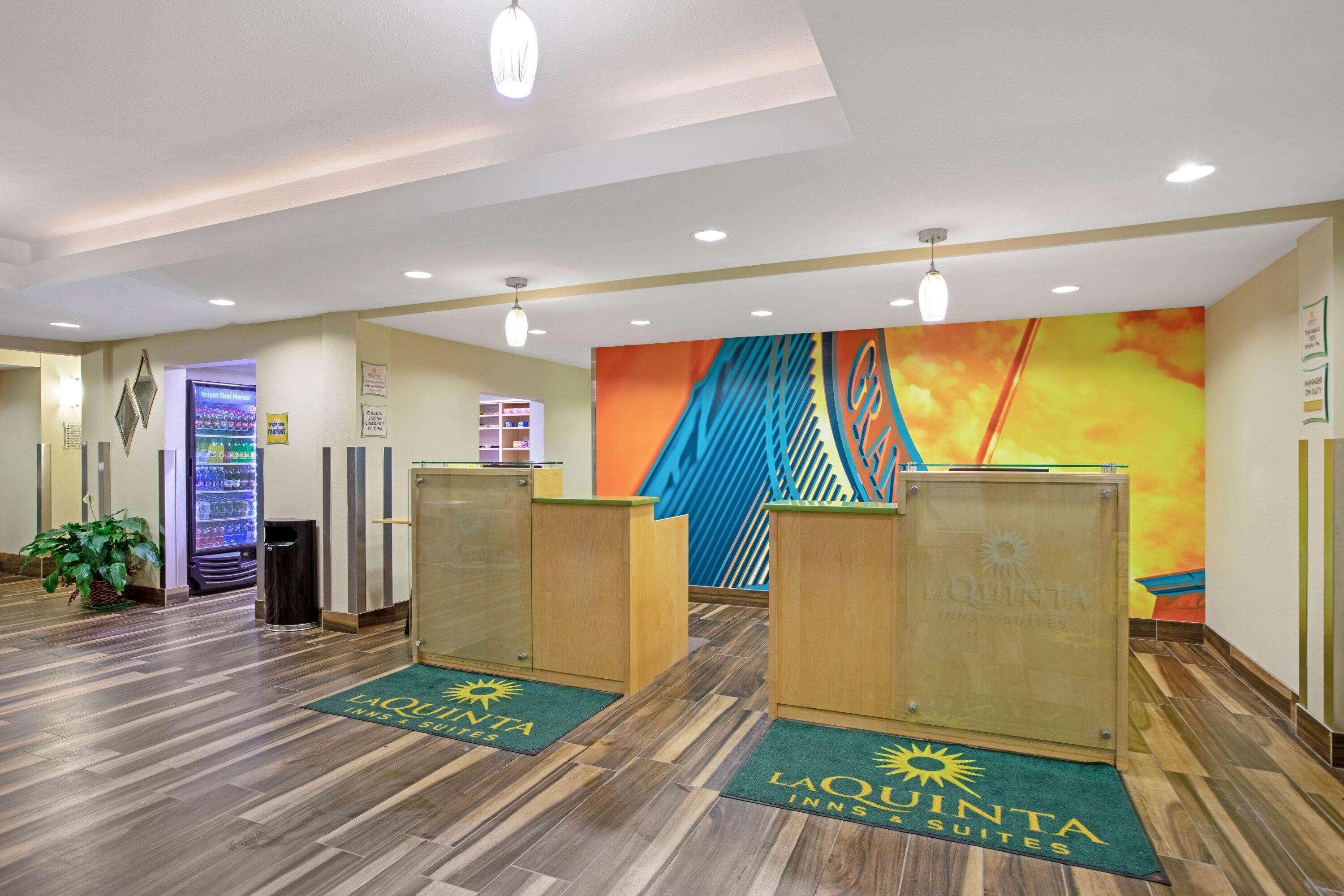 La Quinta By Wyndham Grand Forks Hotell Exteriör bild