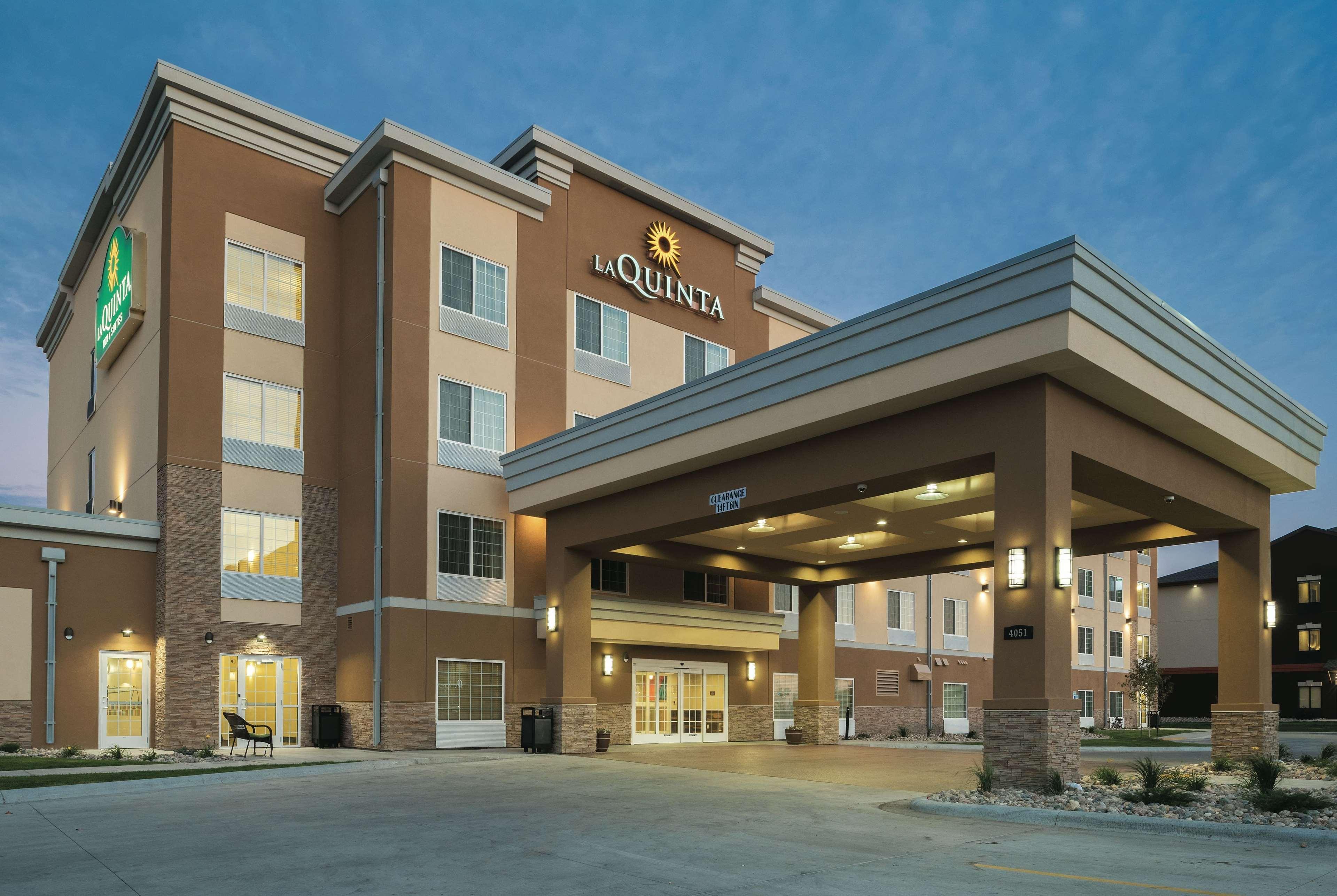 La Quinta By Wyndham Grand Forks Hotell Exteriör bild