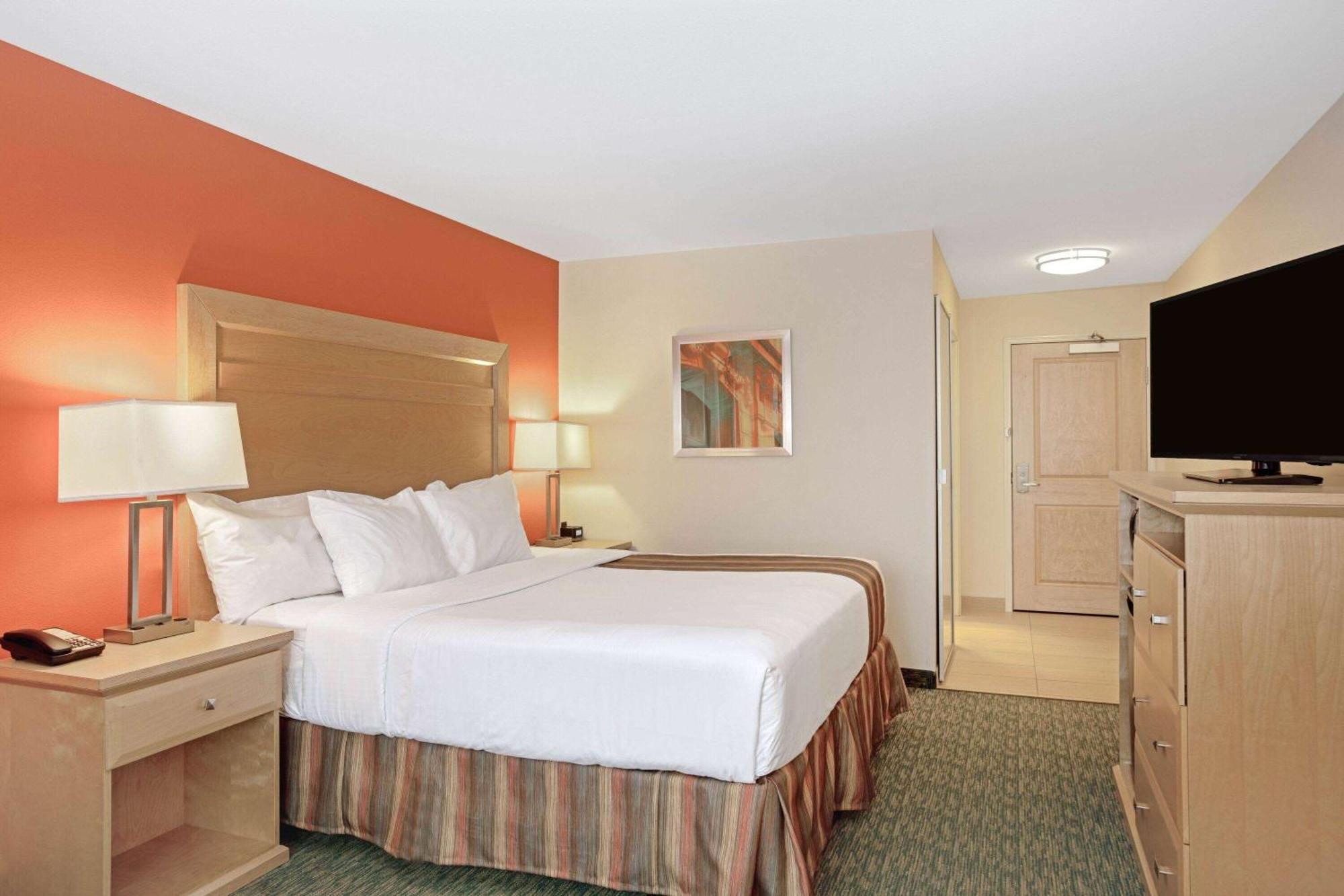 La Quinta By Wyndham Grand Forks Hotell Exteriör bild